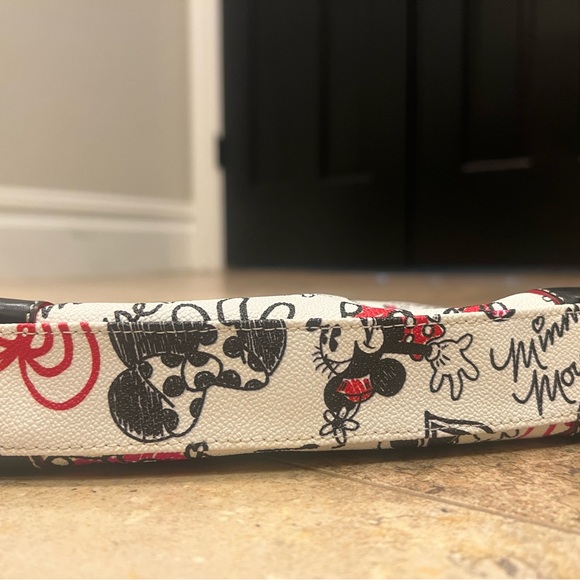 Disney Dooney & Bourke Minnie Mouse Bows and Hearts Crossbody Bag - Picture 4 of 10